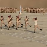 قوات العمالقة الجنوبية تشهد عرضًا عسكريًّا مهيبًا لتخرج الدفعة الـ60 من منتسبيها 
