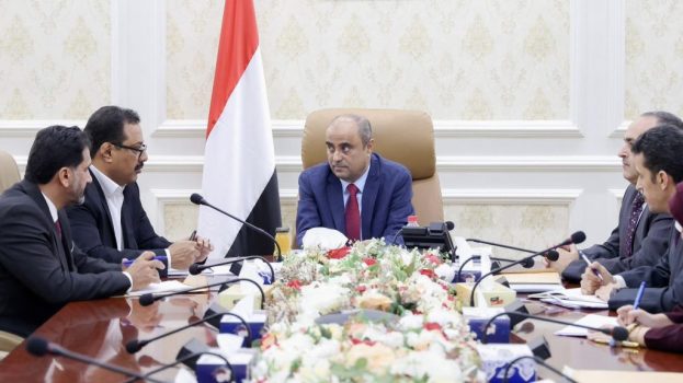 بن بريك يلزم شركة الغاز بتخفيض الأسعار بما يتوافق مع تحسن صرف العملة الوطنية