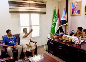 رئيس انتقالي حضرموت يلتقي مدير مكتب الصناعة والتجارة بساحل حضرموت ويؤكد دعم حملة خفض الأسعار