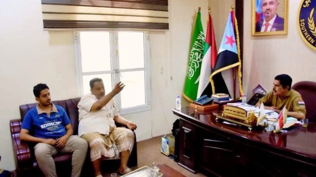 رئيس انتقالي حضرموت يلتقي مدير مكتب الصناعة والتجارة بساحل حضرموت ويؤكد دعم حملة خفض الأسعار