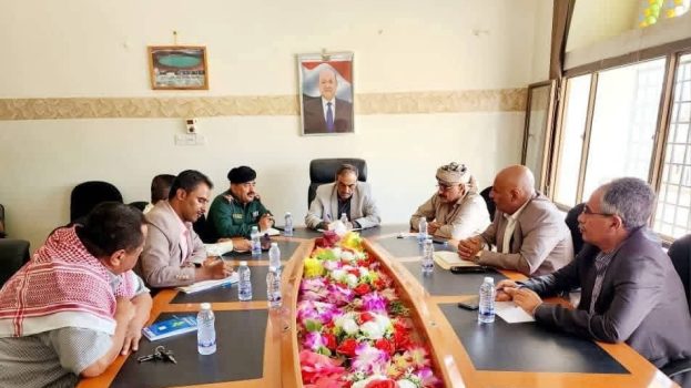 شبوة: اجتماع برئاسة الأمين العام يقر إلزام المحلات التجارية بتركيب كاميرات المراقبة