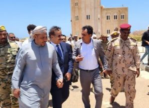 برئاسة الدكتور الخضر السعيدي…فريق التوجيه والرقابة الرئاسي يصل سقطرى ويؤكد المضي في تعزيز العمل التنظيمي والمؤسسي