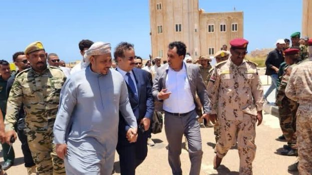 برئاسة الدكتور الخضر السعيدي…فريق التوجيه والرقابة الرئاسي يصل سقطرى ويؤكد المضي في تعزيز العمل التنظيمي والمؤسسي