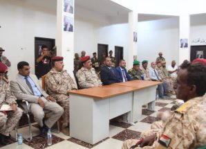 وزير الدفاع ومحافظ سقطرى يطلعان على جاهزية اللواء الاول مشاه بحري