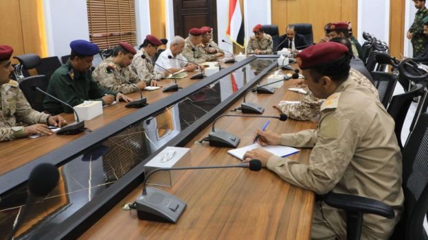 وزير الدفاع يترأس اجتماعاً موسعاً للجنة الأمنية بمحافظة حضرموت ، ويوجه برفع مستوى اليقظة والتصدي لمحاولات إقلاق الأمن والسكينة