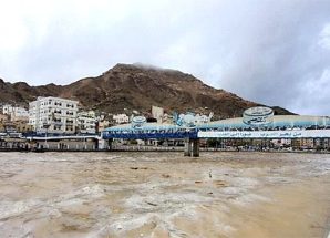 مركز الإنذار المبكر في حضرموت يحذر من منخفض جوي محمل بالسيول والعواصف