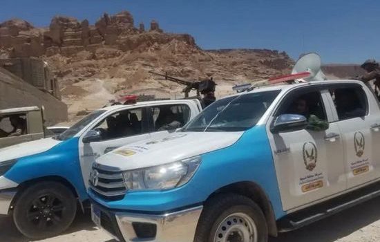 شرطة شبوة تحرر شابًا من مختطفيه وتعيده لأسرته