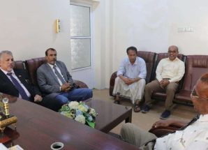 فريق التوجيه والرقابة الرئاسي يزور مكتب الصحة بالمهرة ويطلع على الخدمات المقدمة للمواطنين