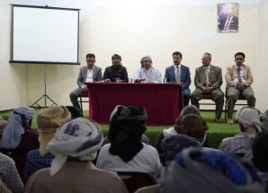 محافظ سقطرى يعقد اجتماعاً مع مشائخ المراكز لتعزيز الدور المجتمعي في ضبط الأسعار