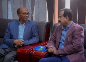 المحافظ بن الوزير يبحث مع رئيس هيئة موانئ البحر العربي سبل تعزيز التنسيق المشترك وتطوير العمل البحري