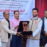 مؤسسة حضرموت لخدمة التراث تكرّم السلطة المحلية والهلال الأحمر الإماراتي والمشاركين في القرية التراثية