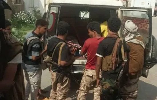 13 جريحا في هجوم إرهابي على مركبة عسكرية شرق لودر