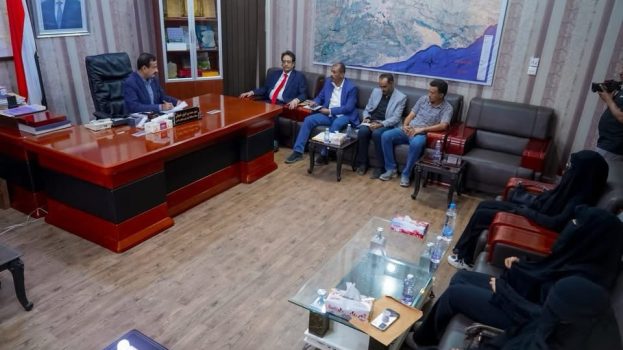 المحافظ بن الوزير يناقش مع اللجنة التحضيرية ترتيبات انعقاد مؤتمر شباب شبوة الأول