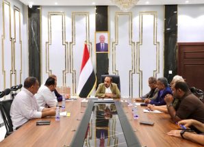 محافظ حضرموت يلتقي ممثل شركة “أورتسلا” لبحث صيانة محطات الكهرباء العاملة بالمازوت