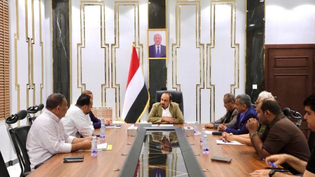 محافظ حضرموت يلتقي ممثل شركة “أورتسلا” لبحث صيانة محطات الكهرباء العاملة بالمازوت