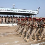 بحضور وزير الدفاع.. وحدات رمزية من قوات العمالقة الجنوبية تنظم عرضًا عسكريًّا مهيبًا