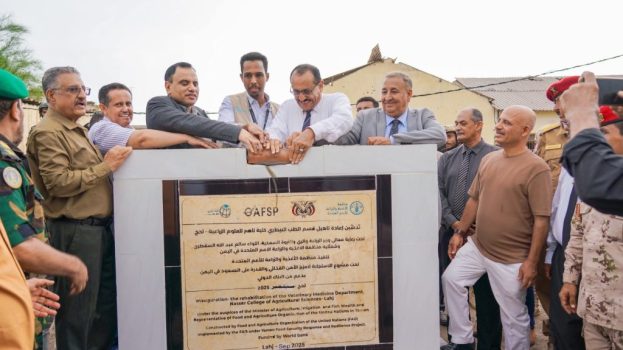 الوزير السقطري يضع حجر الأساس لمشروع تأهيل مركز بحوث الثروة الحيوانية والطب البيطري بكلية ناصر الزراعية