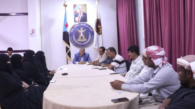 برئاسة الجعري…فريق التوجيه والرقابة الرئاسي يلتقي إدارات الجمعيات النسوية بمحافظة المهرة