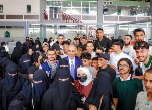 الرئيس الزُبيدي يودّع طلاب المنحة الدراسية الإماراتية إلى أبوظبي ويحثهم على التميز العلمي