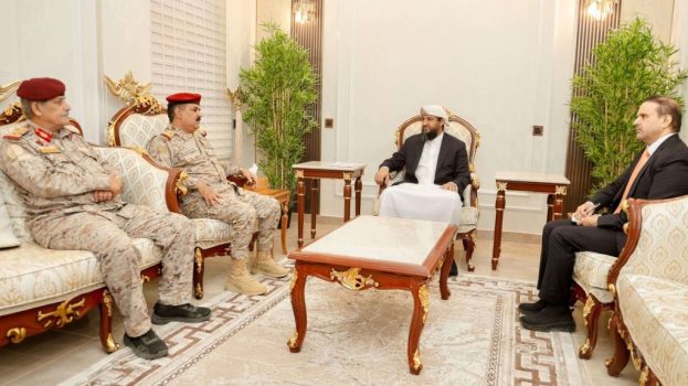 النائب أبو زرعة المحرمي يبحث مع وزير الدفاع ومدير الأكاديمية العسكرية أوضاع القوات المسلحة وخطط التدريب