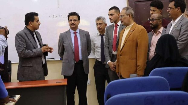 فريق التوجيه والرقابة الرئاسي برئاسة الدكتور الخضر السعيدي يزور جامعة ومعهد سقطرى ويشيد بالدعم الإماراتي لقطاع التعليم