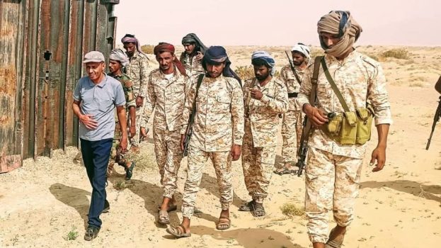 شبوة: مدير عام مكتب شؤون الغاز يتفقد محطات خط الأنبوب ويشيد بجهود اللواء الثاني مشاة بحري