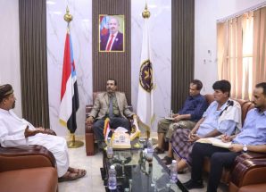 فريق التوجيه والرقابة الرئاسي يلتقي رئيس الاتحاد التعاوني السمكي الجنوبي بمحافظة المهرة