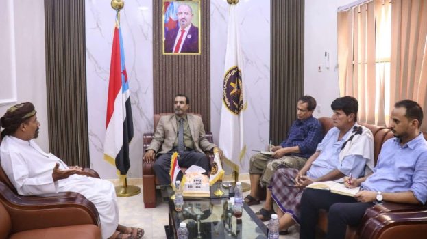 فريق التوجيه والرقابة الرئاسي يلتقي رئيس الاتحاد التعاوني السمكي الجنوبي بمحافظة المهرة