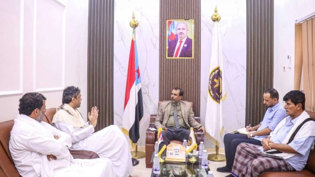 فريق التوجيه والرقابة الرئاسي يلتقي مدير الشركة العربية للمنتجات البحرية بالمهرة