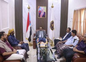 فريق التوجيه والرقابة الرئاسي يطّلع على أداء الإدارة الاقتصادية والخدمية بتنفيذية انتقالي المهرة