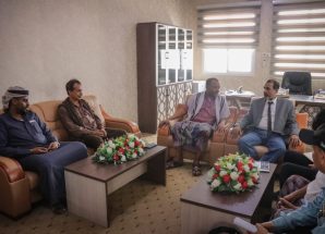 فريق التوجيه والرقابة الرئاسي يلتقي مديري مكتب الخدمة المدنية وهيئة مشاريع مياه الريف بمحافظة المهرة