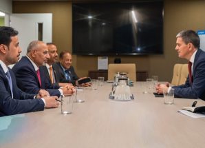 الرئيس الزُبيدي يلتقي رئيس لجنة الإنقاذ الدولية