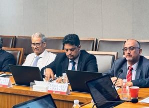 رئيس جامعة شبوة يؤكد في كلمة الوفد الاكاديمي على أهمية بناء علاقات استراتيجية مع جامعة شنغهاي جياو تونغ