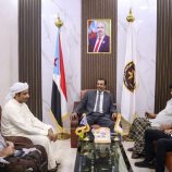 فريق التوجيه والرقابة الرئاسي يناقش مع الشيخ بريك صمودة أوضاع المناطق الشمالية الغربية بمحافظة المهرة