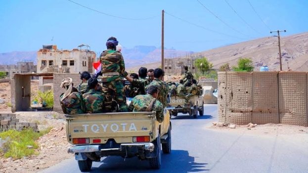 مصدر أمني مسؤول بشبوة يؤكد السيطرة على التمرد في العرم وفتح الطريق الدولي أمام المسافرين
