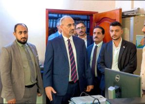 الرئيس الزُبيدي يتفقد سير العمل بالأمانة العامة لهيئة رئاسة المجلس الانتقالي الجنوبي