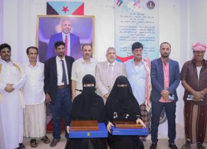 بحضور فريق التوجيه والرقابة الرئاسي ومكتب التربية بالمحافظة… تسليم جوائز الرئيس الزبيدي للطالبات المتفوقات من المهرة للعام الدراسي 2024 – 2025م