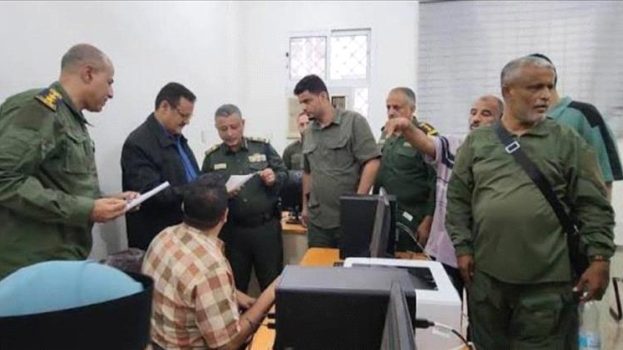 القبض على موظف و5 آخرين بتهمة تزوير وثائق الأحوال المدنية بعدن