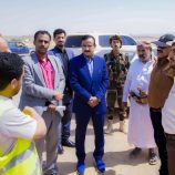 المحافظ بن الوزير يدشّن مشروع توسعة المدخل الغربي لمدينة عتق ويتفقد أعمال الإنارة الجارية فيه