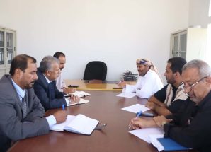 فريق التوجيه والرقابة الرئاسي يلتقي مدير فرع المؤسسة العامة للمياه والصرف الصحي بمحافظة المهرة