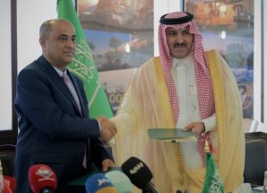 رئيس مجلس الوزراء يشهد توقيع ثلاث اتفاقيات تنموية بين الحكومة والبرنامج السعودي