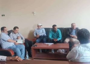برئاسة الربيزي…فريق التوجيه والرقابة الرئاسي يلتقي قيادة مكتب مصلحة الضرائب في لحج