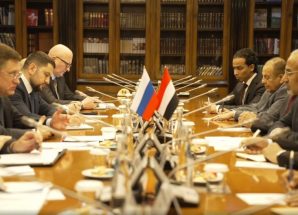 الرئيس الزُبيدي يبحث مع نائب رئيس الوزراء الروسي آفاق التعاون الاقتصادي وفرص الاستثمار في بلادنا