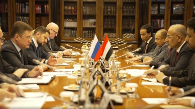 الرئيس الزُبيدي يبحث مع نائب رئيس الوزراء الروسي آفاق التعاون الاقتصادي وفرص الاستثمار في بلادنا