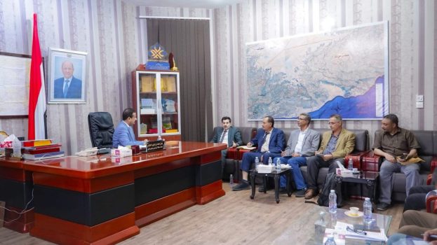 المحافظ بن الوزير يبحث مع نائب وزير المياه والبيئة سبل دعم وتطوير القطاع في شبوة