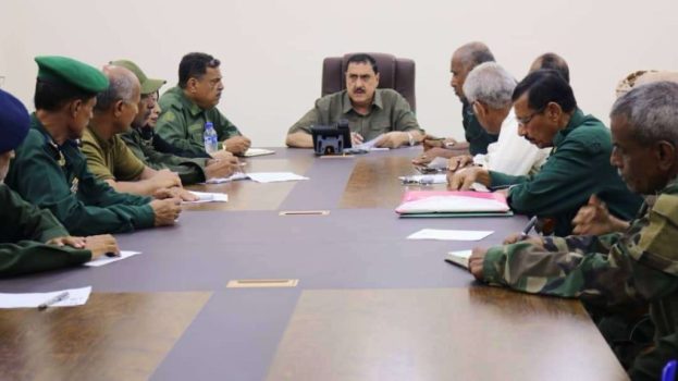مدير أمن العاصمة عدن يترأس اجتماعًا أمنيًا بمديري الإدارات ويشدد على تعزيز الأداء والانضباط