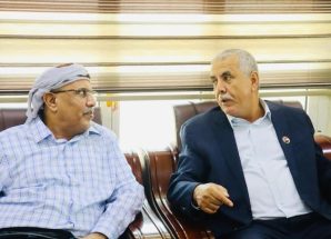 رئيس الجمعية الوطنية يلتقي في المكلا فريق التوجيه والرقابة الرئاسي ويبحث معهم ترتيبات فعالية ذكرى 14 أكتوبر