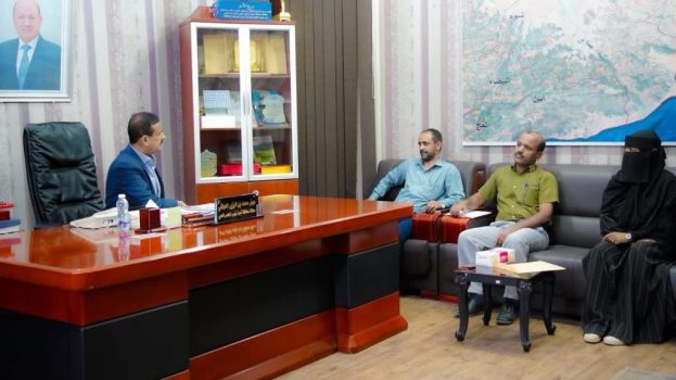 المحافظ بن الوزير يؤكد أهمية تعزيز التعاون والتنسيق مع المنظمات والجهات المانحة