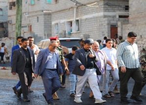 محافظ حضرموت يتفقد مشاريع تحسين المظهر العام لشوارع وأحياء المكلا