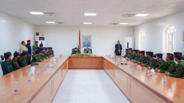 المحافظ بن الوزير يستقبل خريجي كلية الشرطة حضرموت ويؤكد دعمه لتعزيز الأمن والاستقرار في شبوة